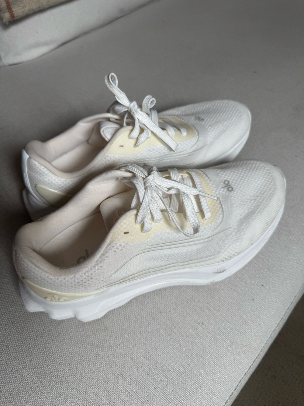 ALO Yoga Men's Ivory/White Lightweight Runner’s Sneakers